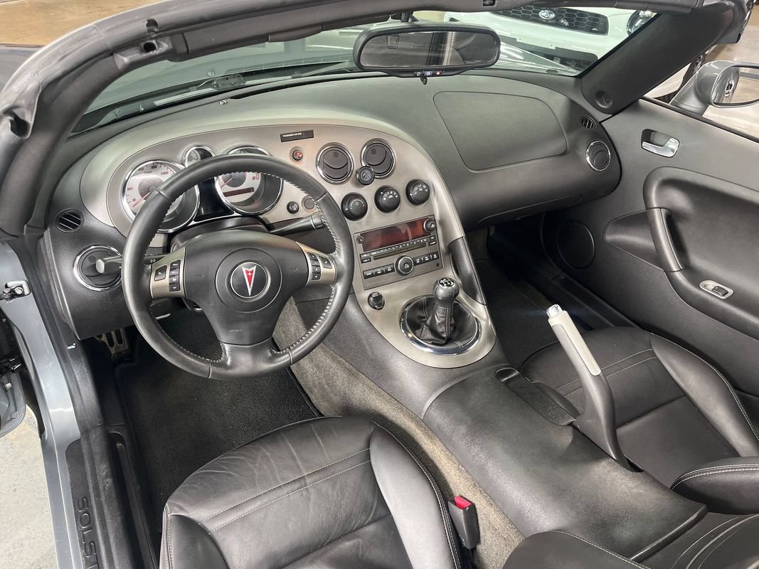 Used 2007 Pontiac Solstice Convertible w/ Premium Package RWD image 40