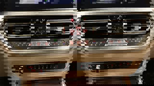 Used 2021 BMW 330i xDrive Sedan w/ Driving Assistance Package image 21