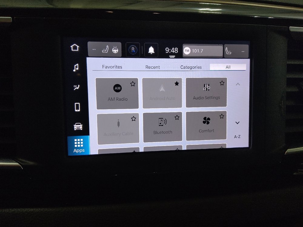 Used 2022 Chrysler Voyager LX image 25