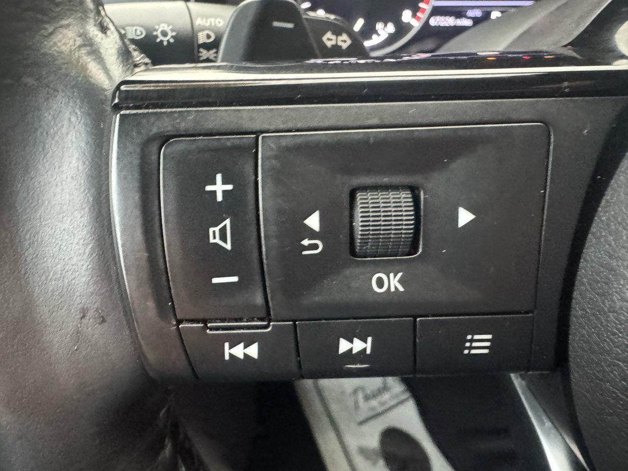 Used 2023 Nissan Pathfinder SL image 17