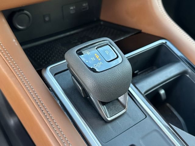 Used 2025 Nissan Pathfinder Platinum w/ Black Appearance Package image 15