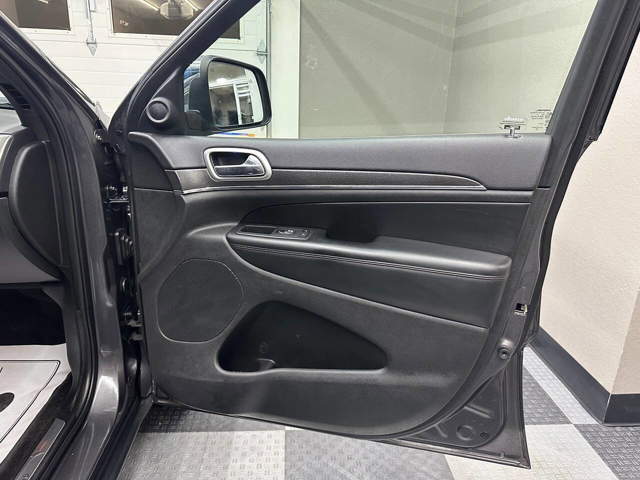 Used 2018 Jeep Grand Cherokee Limited image 30