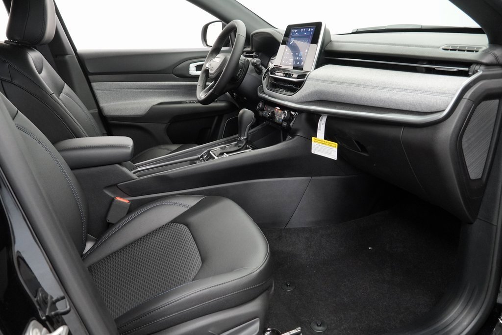 Certified 2025 Jeep Compass Latitude w/ Convenience Group image 46