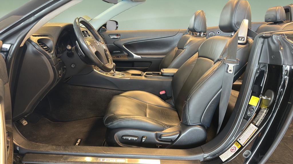 Used 2011 Lexus IS 250C w/ Luxury Pkg image 19