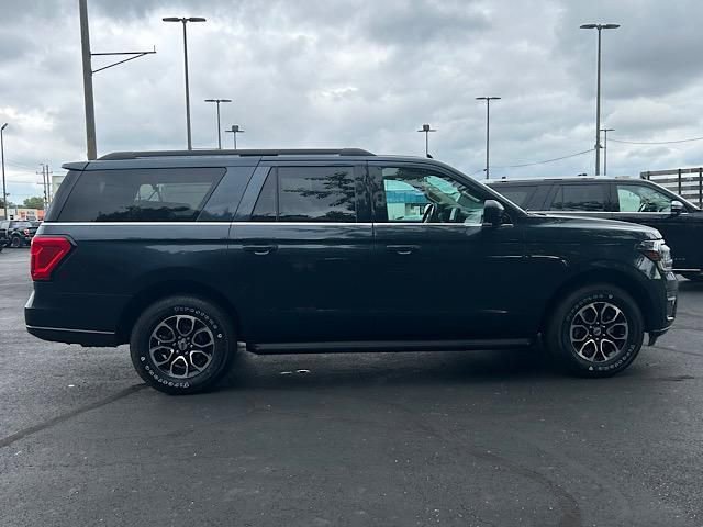 Used 2022 Ford Expedition Max XLT image 3
