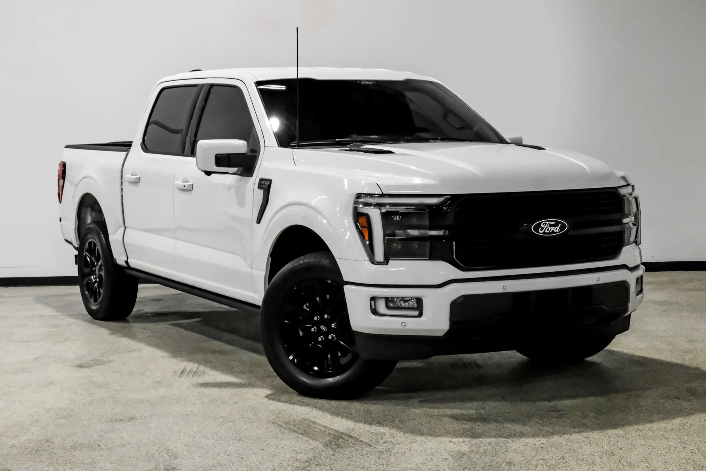 Used 2025 Ford F150 Platinum w/ FX4 Off-Road Package AWD/4WD image 3