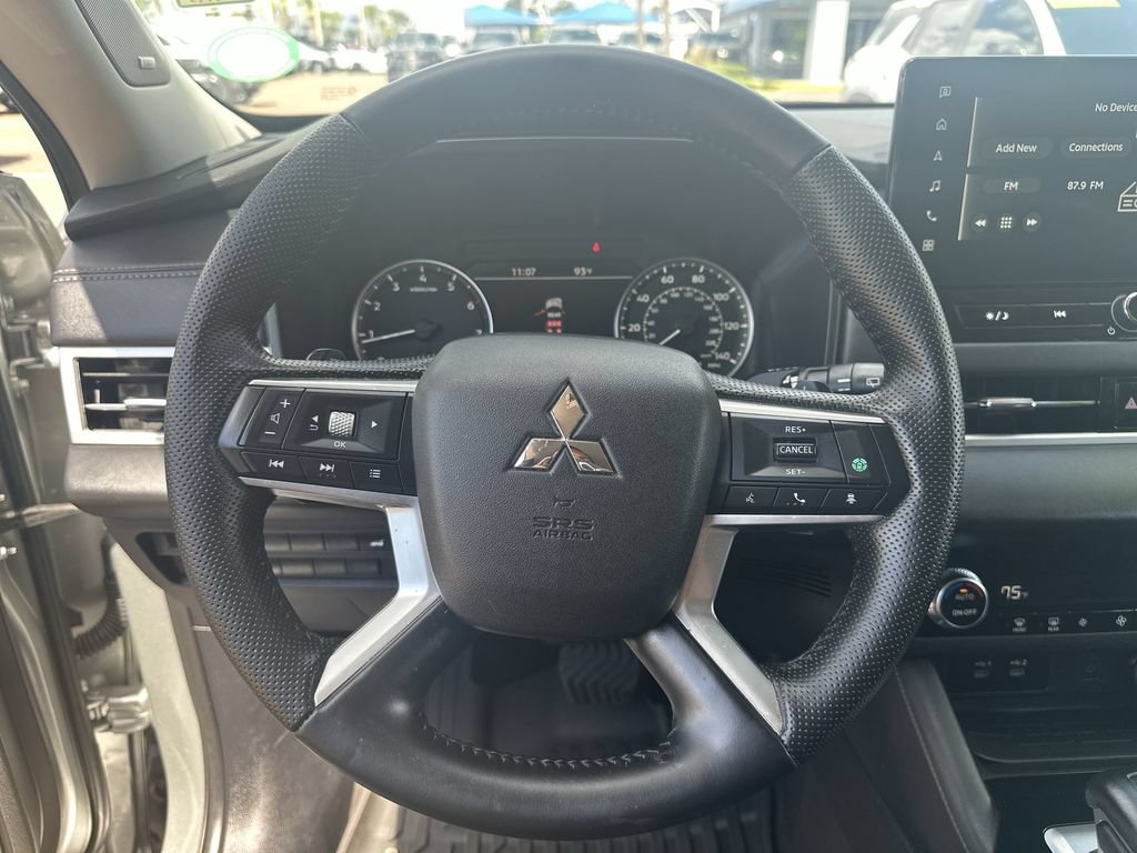 Used 2025 Mitsubishi Outlander SE FWD image 26