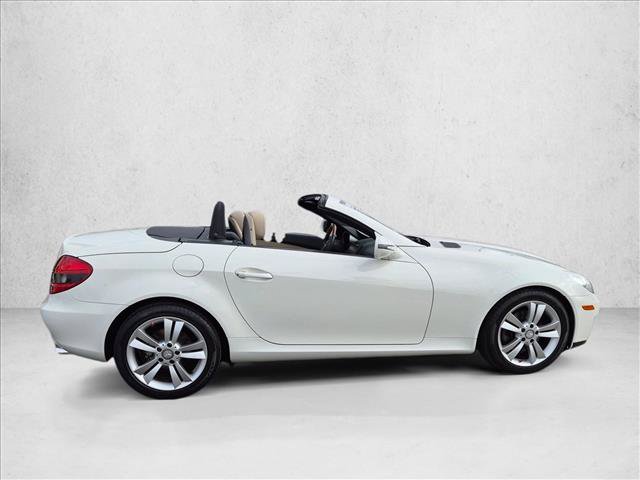 Used 2010 Mercedes-Benz SLK 300 image 4