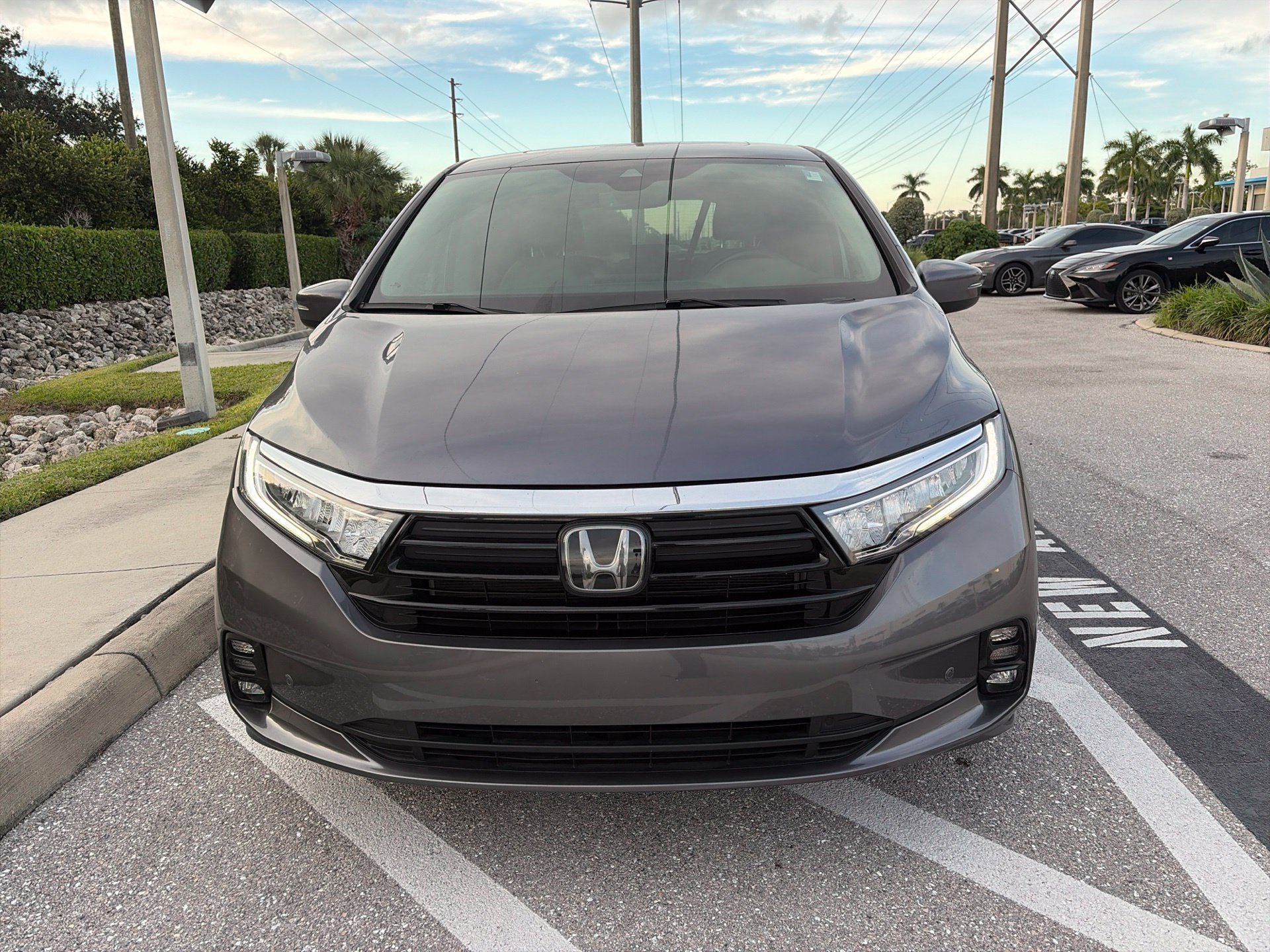 Used 2024 Honda Odyssey Touring image 2