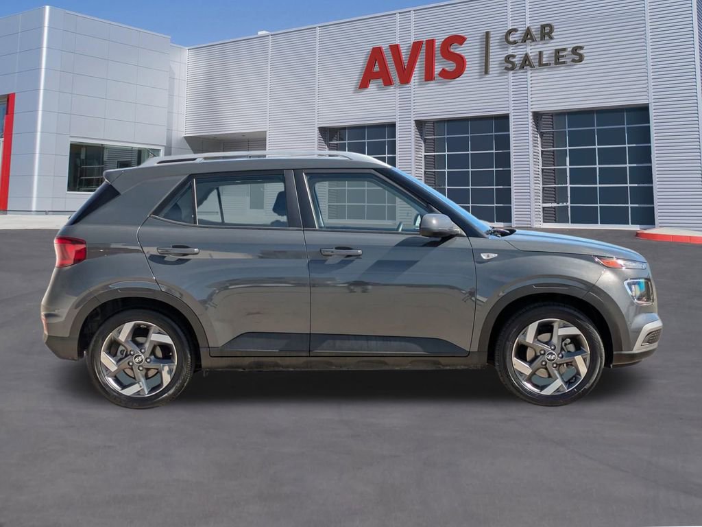Used 2025 Hyundai Venue SEL image 5