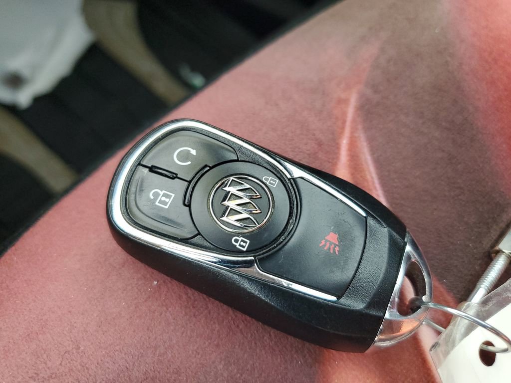 Used 2019 Buick Encore Essence FWD image 27
