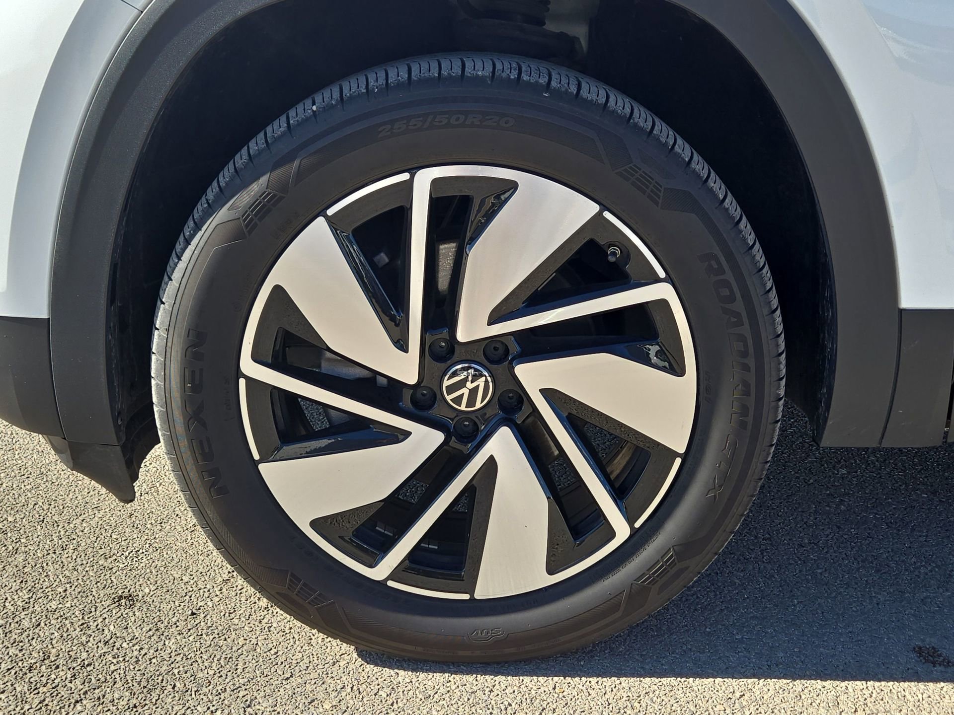 Used 2025 Volkswagen Atlas SE image 11