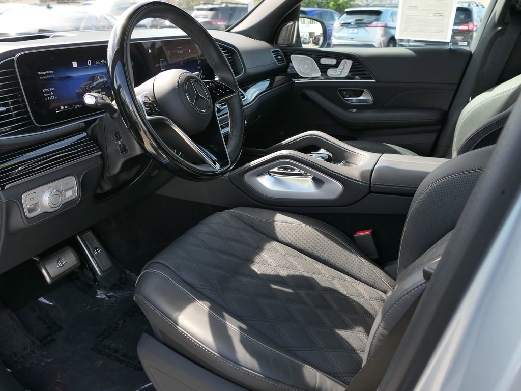 Used 2025 Mercedes-Benz Maybach GLS 600 4MATIC image 11