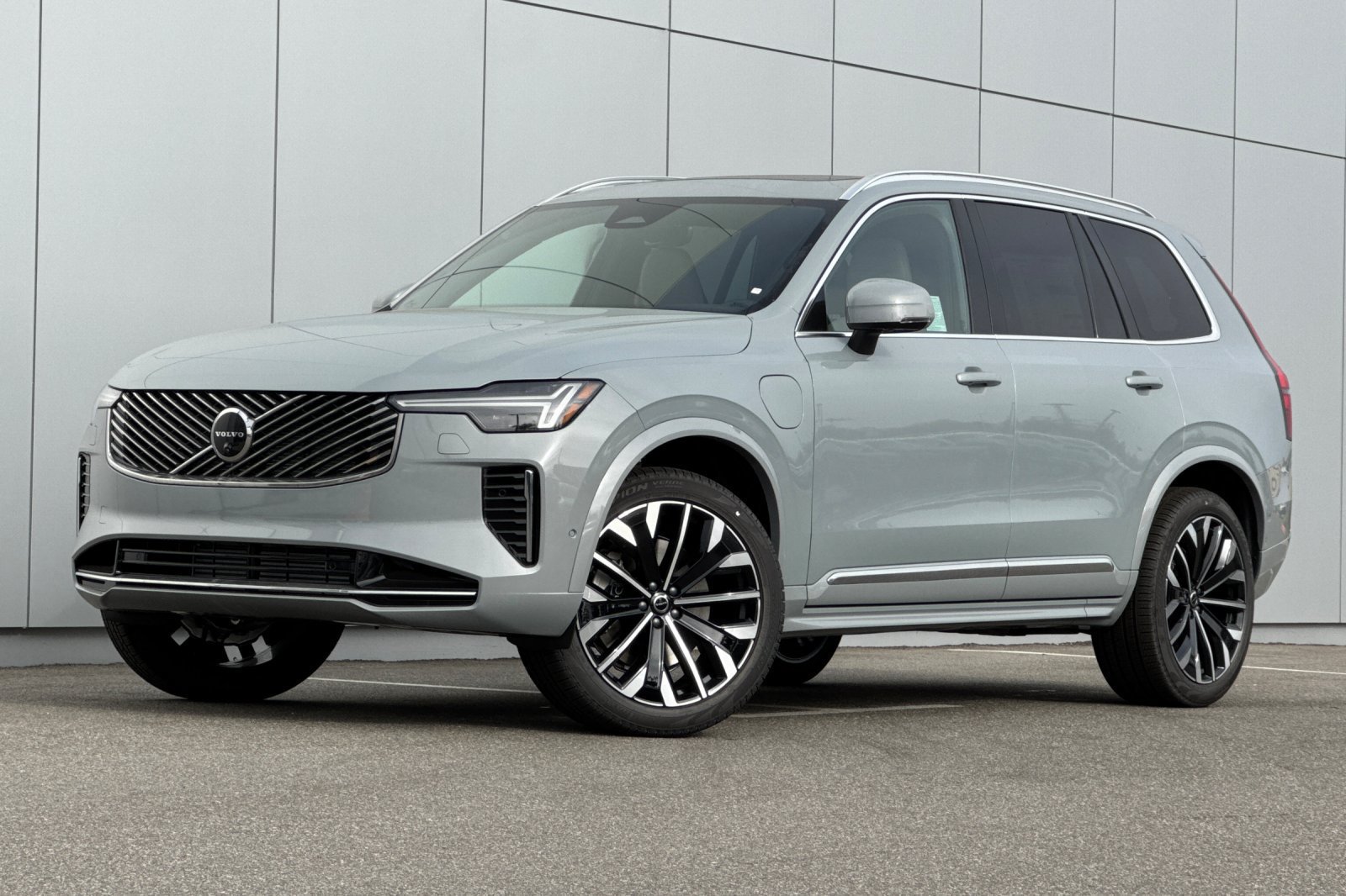 New 2026 Volvo XC90 T8 Plus w/ Protection Package AWD/4WD image 1