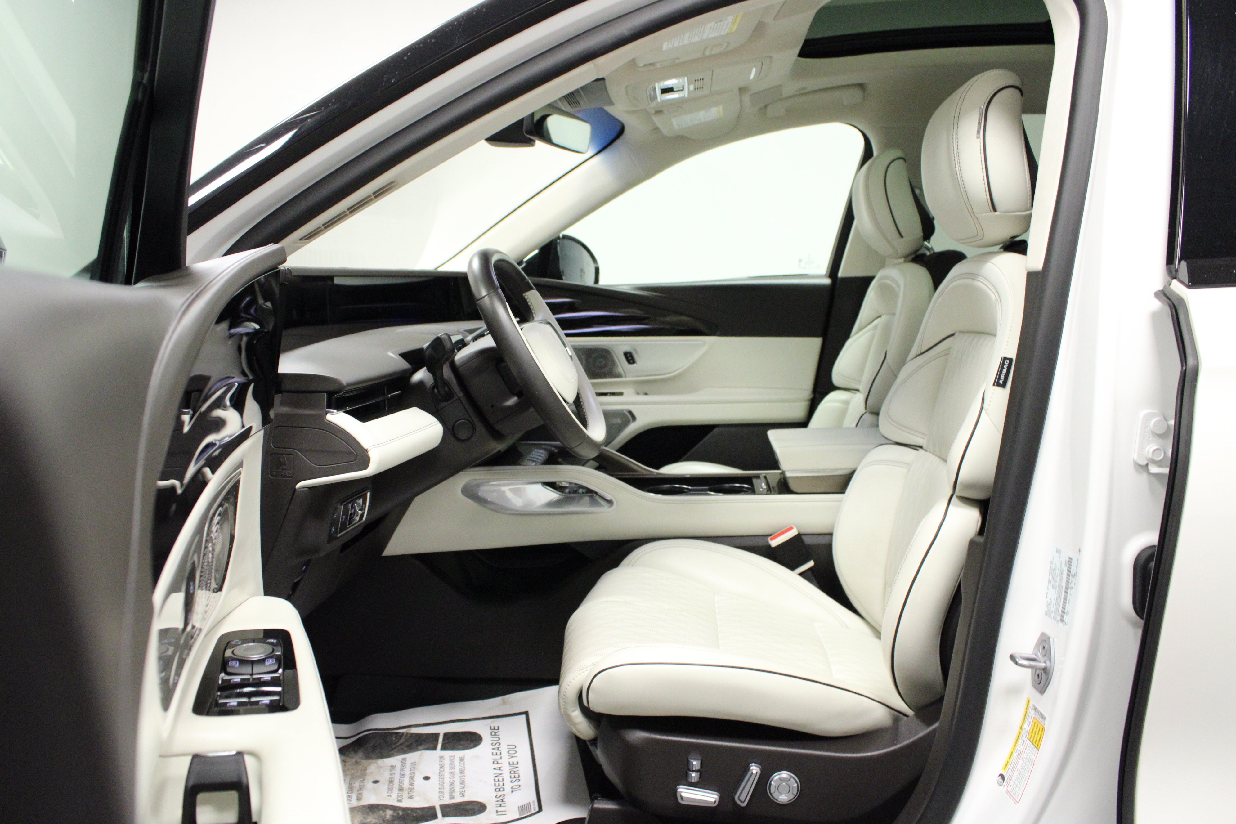 Used 2024 Lincoln Nautilus Black Label w/ Jet Appearance Package (87T) AWD/4WD image 12