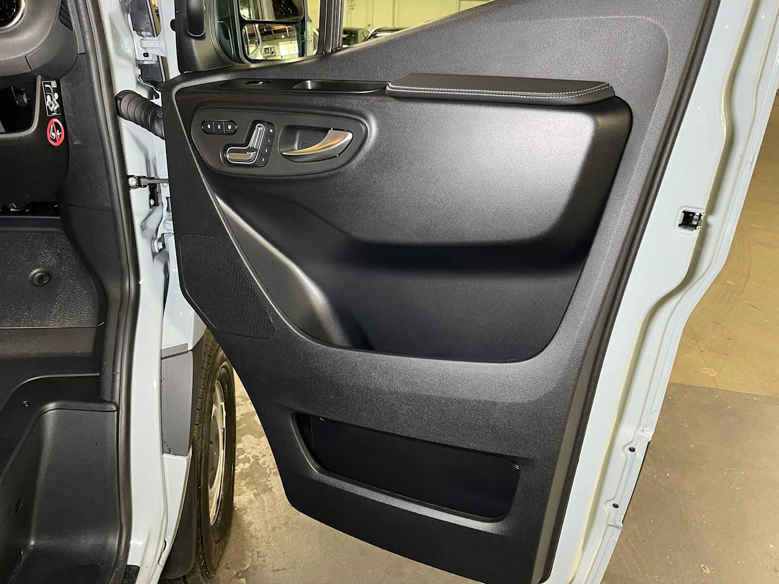 Used 2026 Mercedes-Benz Sprinter 2500 image 10