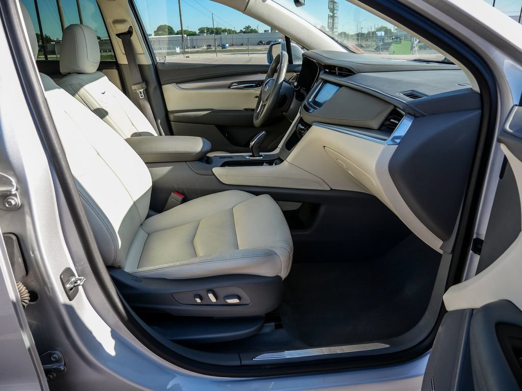 Used 2017 Cadillac XT5 Luxury w/ Driver Awareness Package FWD image 74