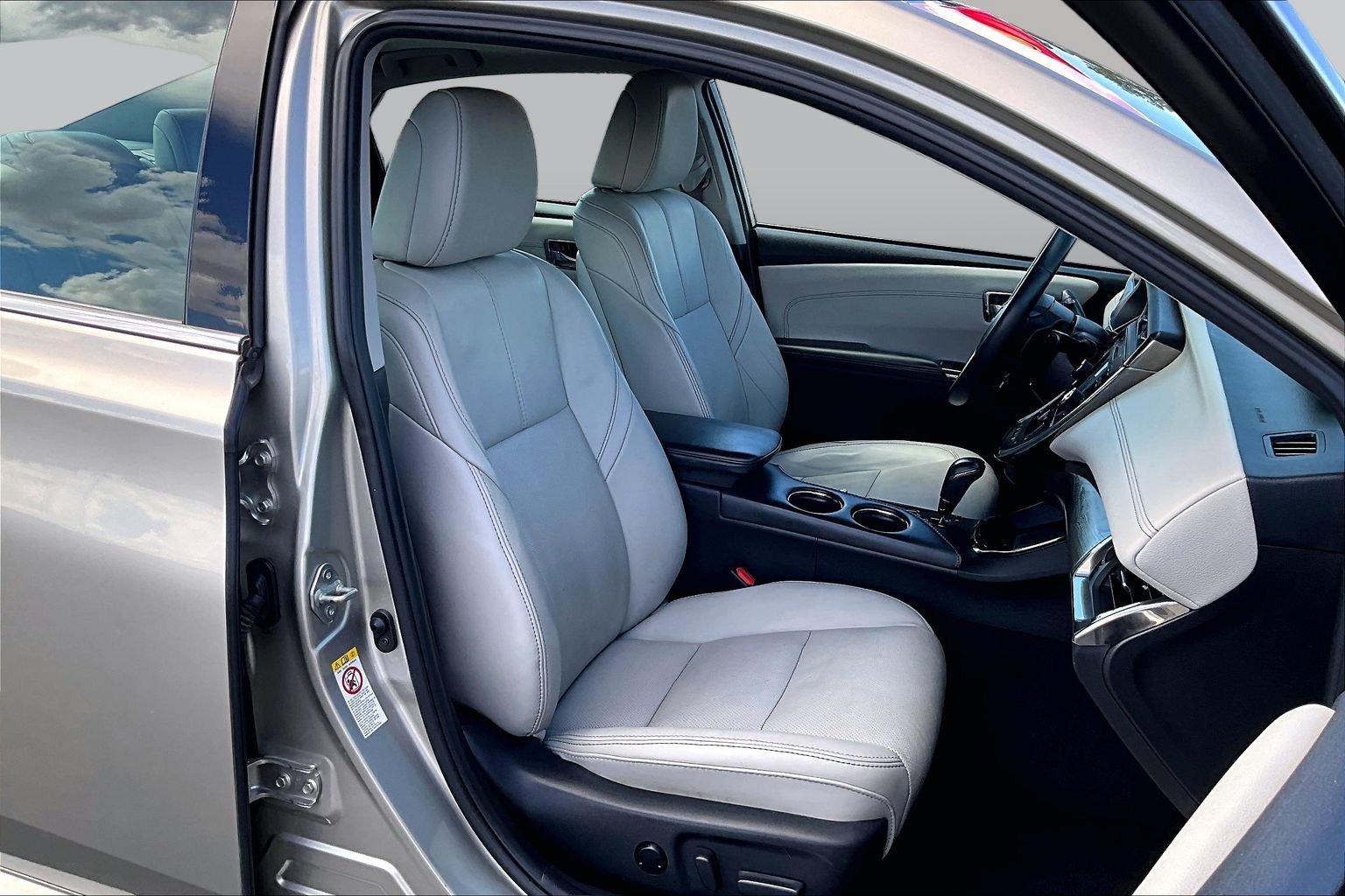 Used 2016 Toyota Avalon Limited w/ Toyota Safety Sense Package FWD image 7