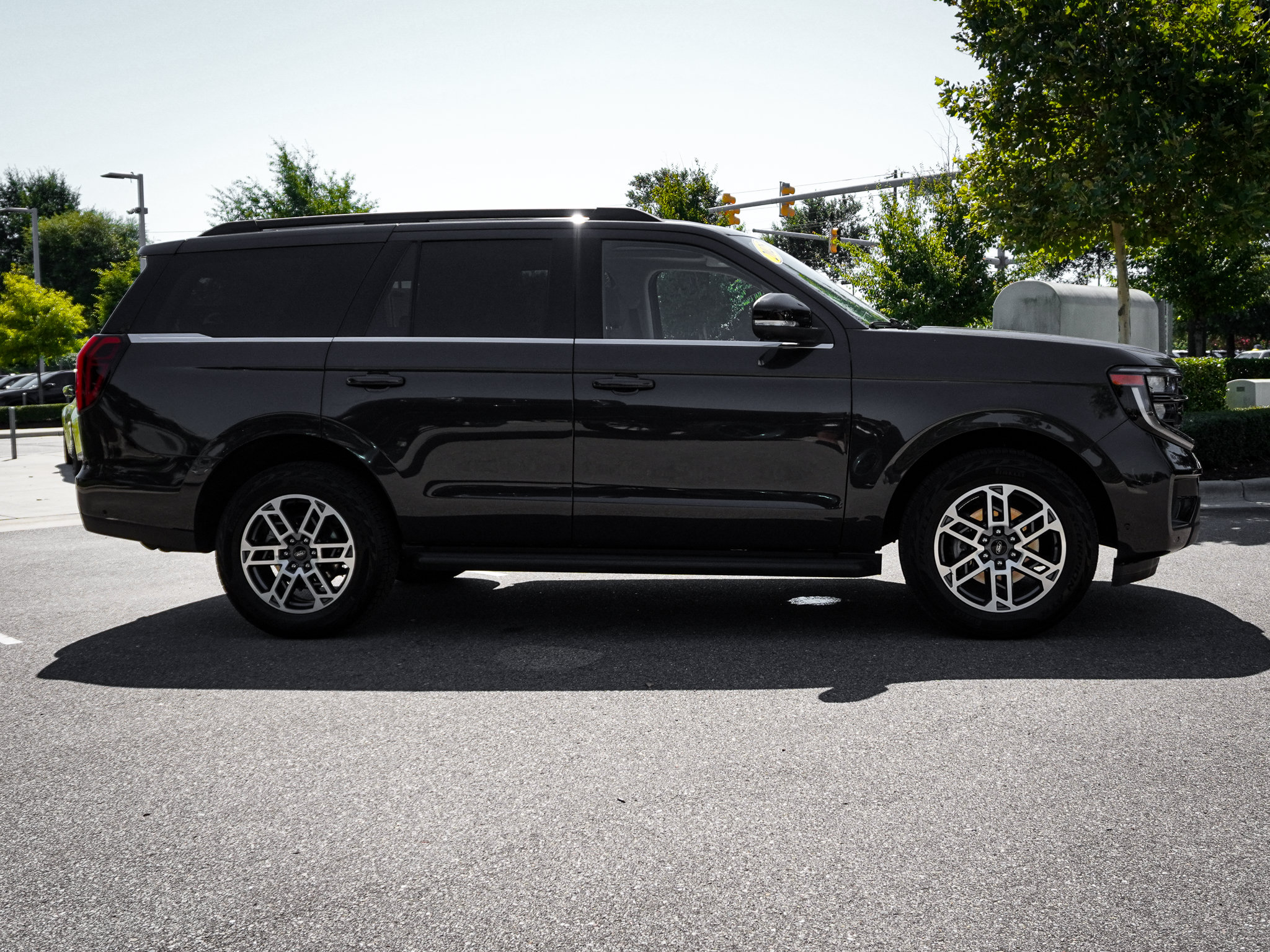 Used 2025 Ford Expedition Active AWD/4WD image 11