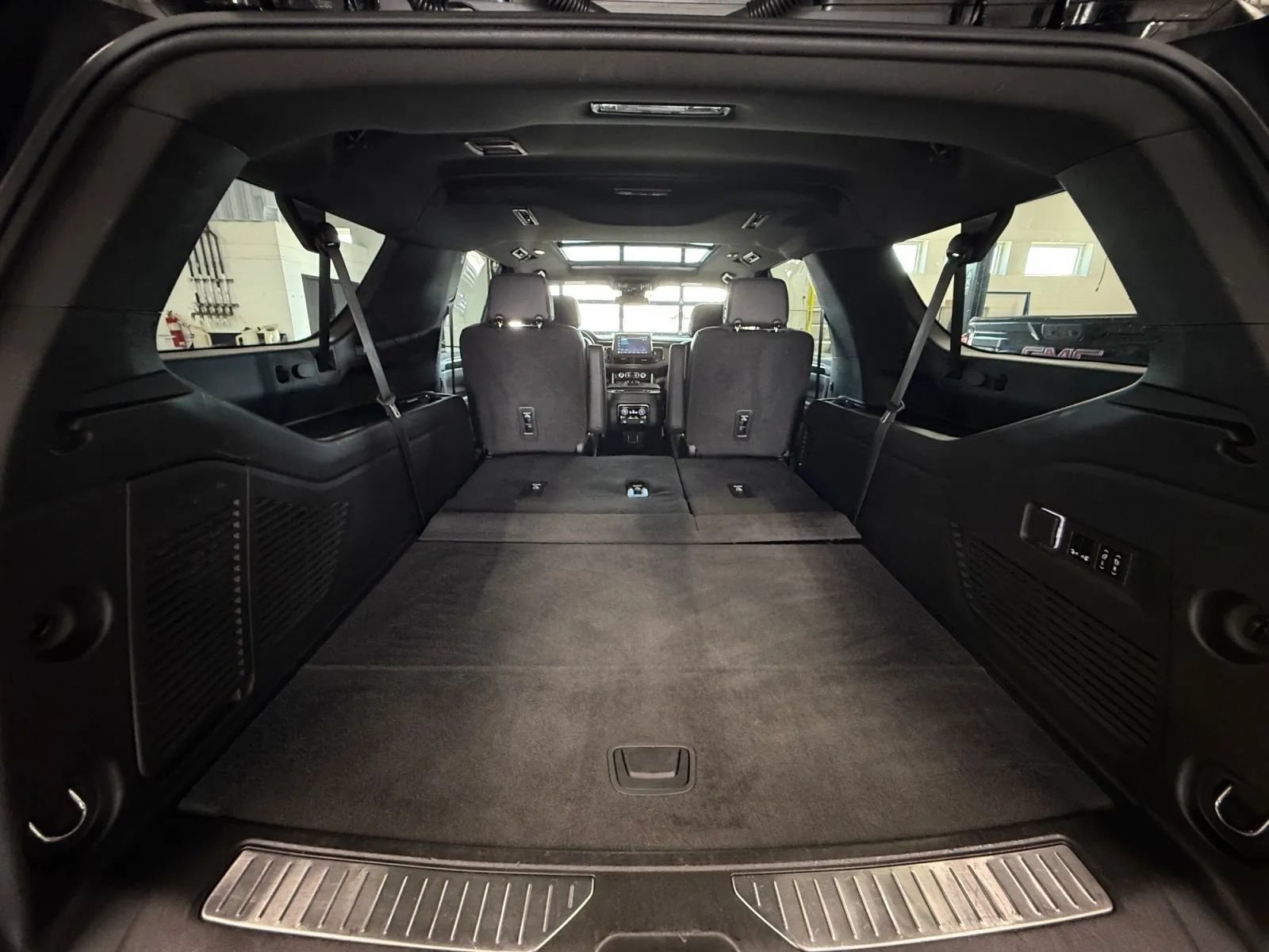 Used 2023 Chevrolet Suburban RST w/ Luxury Package AWD/4WD image 21