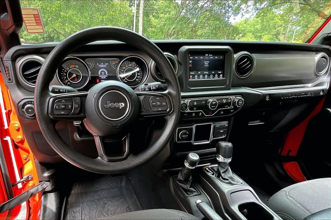 Used 2023 Jeep Wrangler Sport AWD/4WD image 7