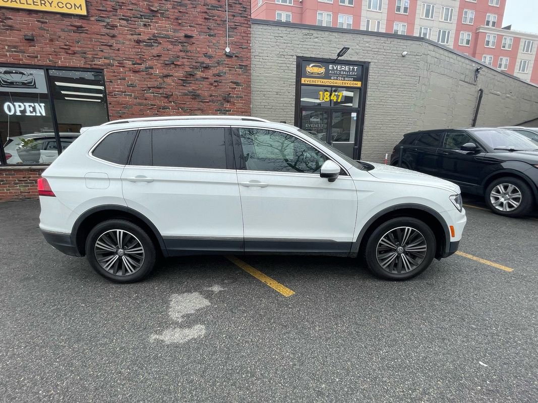 Used 2018 Volkswagen Tiguan SEL image 2