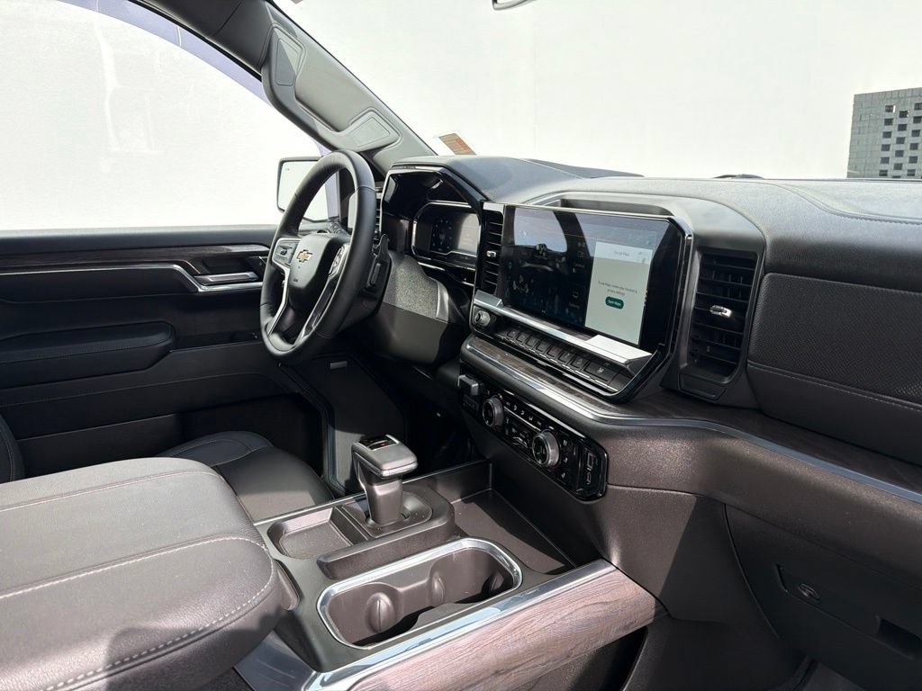 Used 2023 Chevrolet Silverado 1500 LTZ AWD/4WD image 38