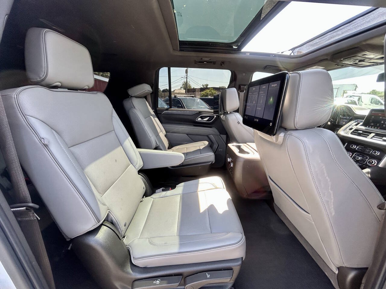 Used 2021 GMC Yukon XL SLT w/ SLT Luxury Plus Package AWD/4WD image 14