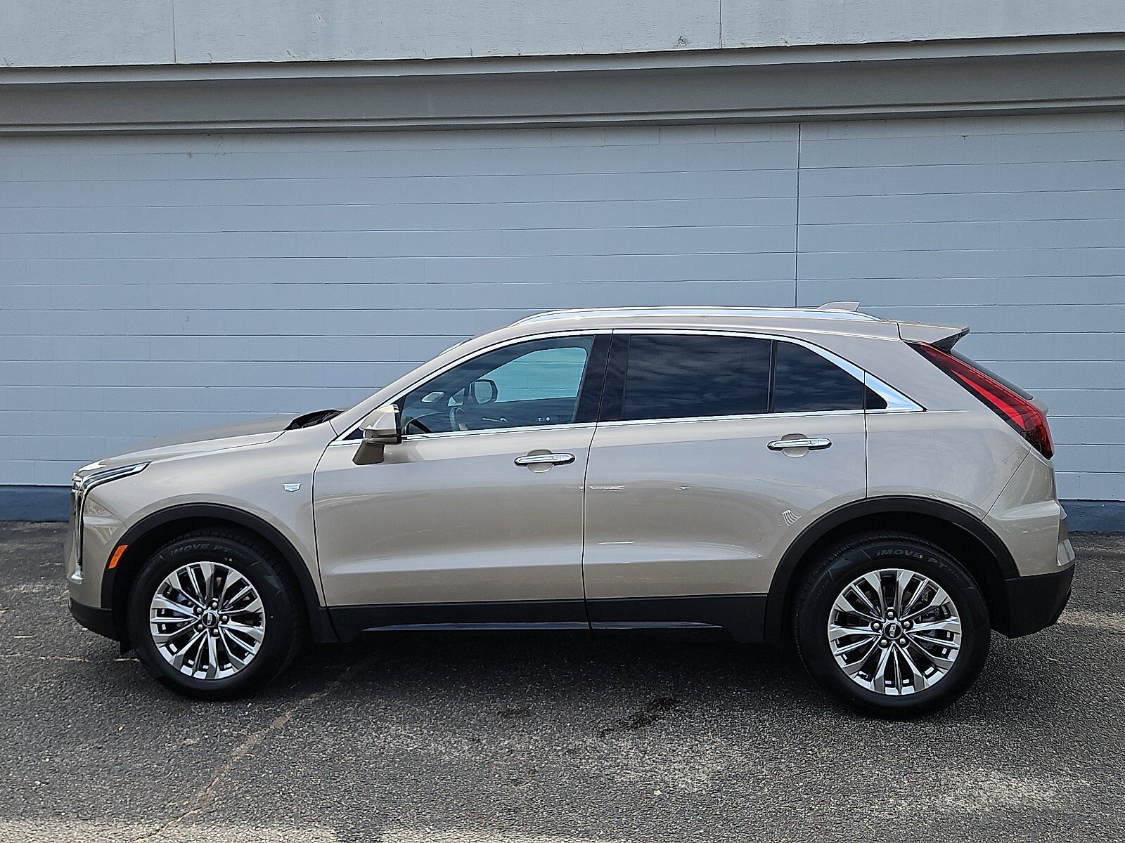 Certified 2024 Cadillac XT4 Premium Luxury FWD image 2