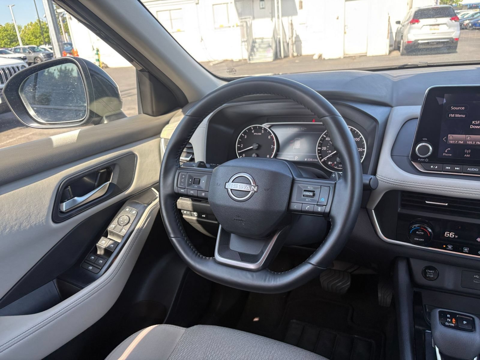 Used 2025 Nissan Rogue SV FWD image 36