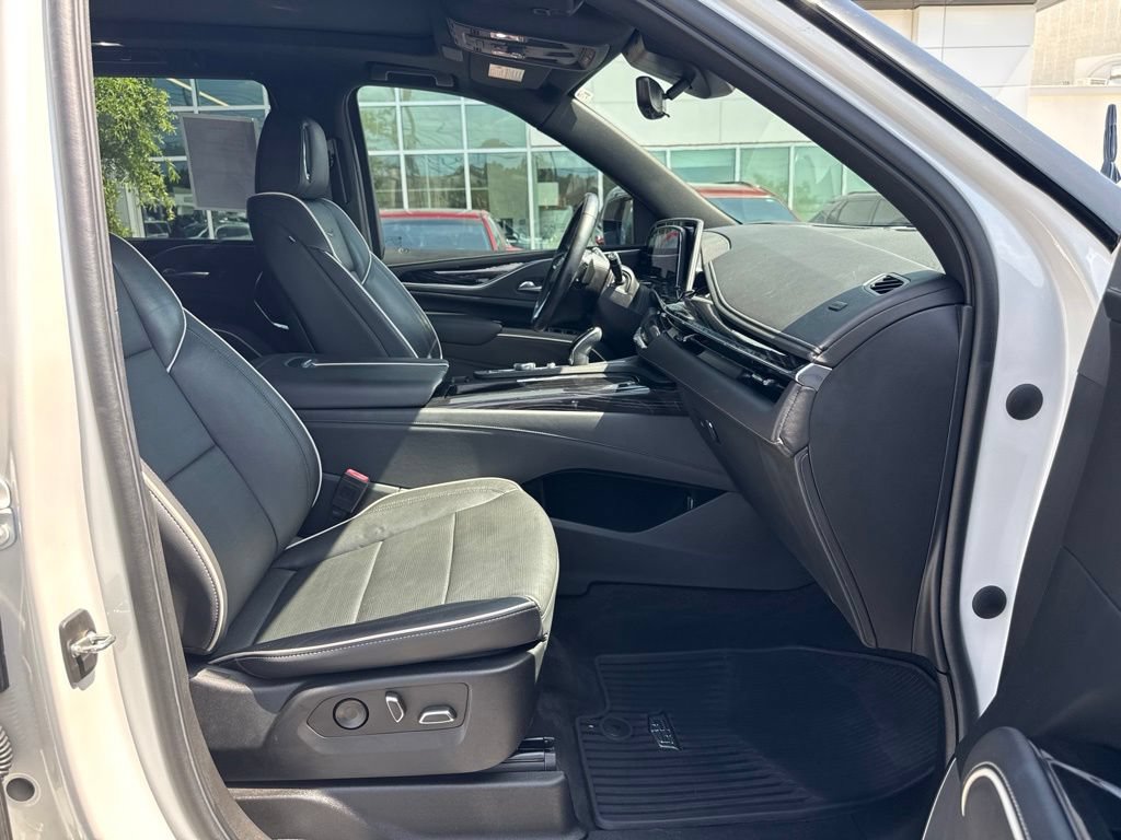 Used 2022 Cadillac Escalade Sport w/ Touring Package AWD/4WD image 15