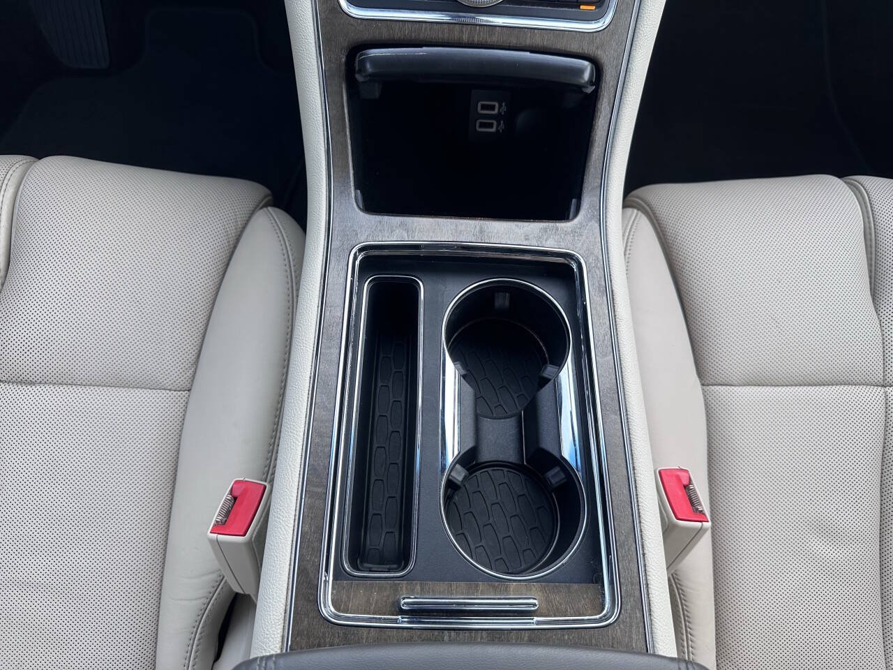 Used 2018 Lincoln Continental Select w/ Continental Climate Package FWD image 18