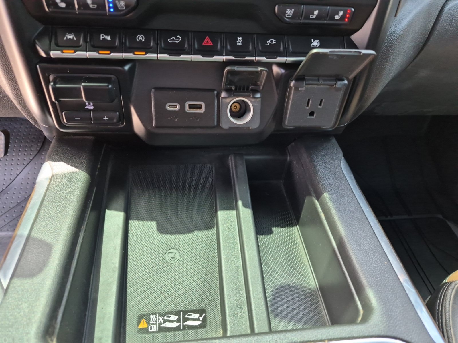 Used 2019 Chevrolet Silverado 1500 High Country w/ Technology Package AWD/4WD image 21