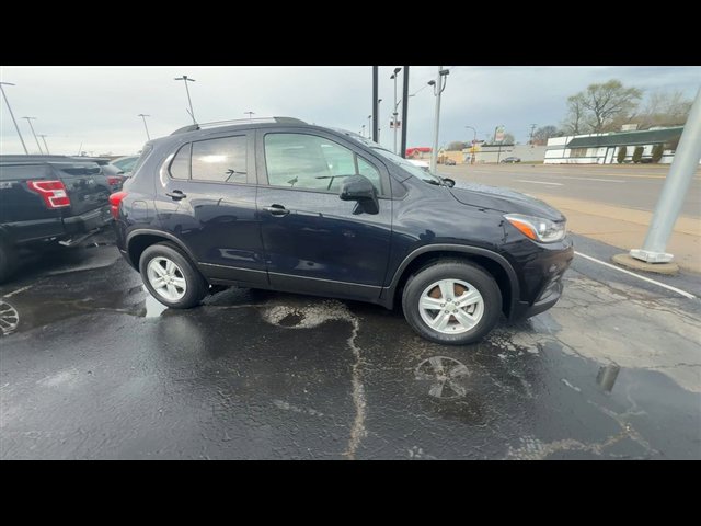 Certified 2022 Chevrolet Trax LT w/ LT Convenience Package image 9