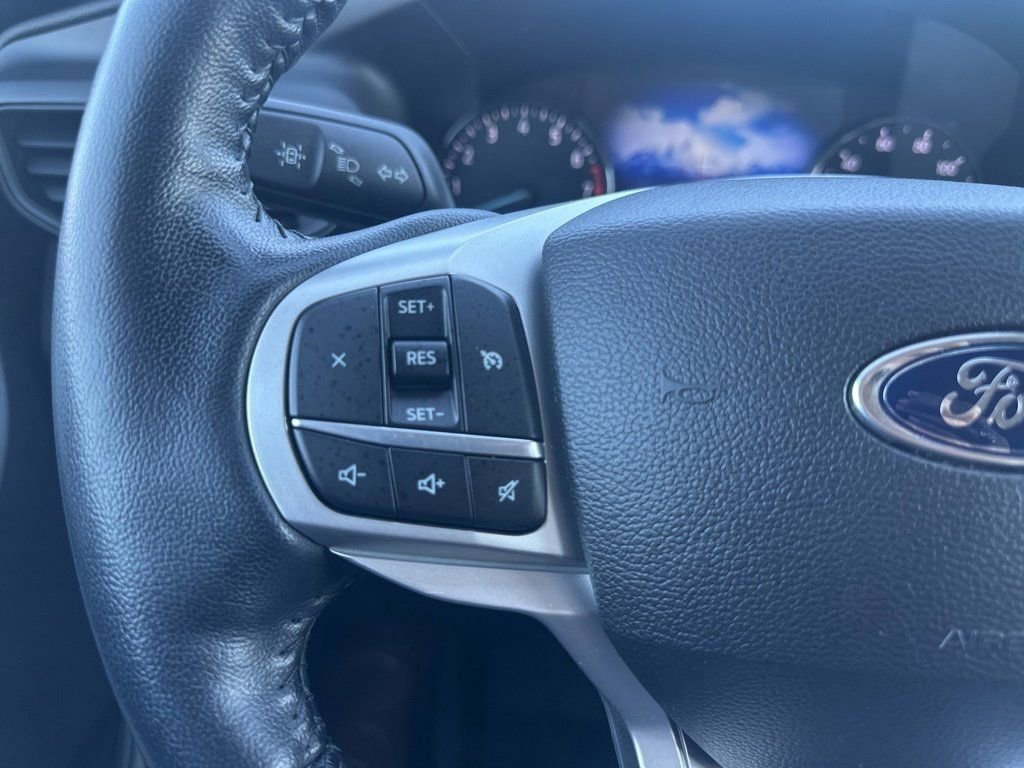 Used 2022 Ford Explorer XLT image 24