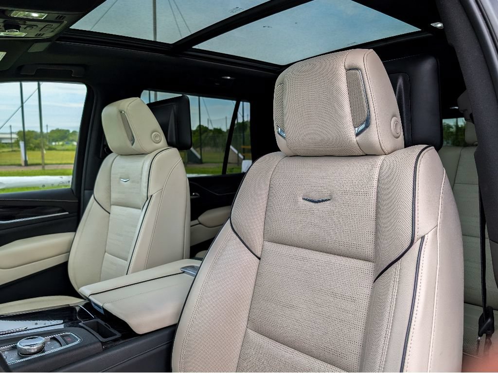 Used 2021 Cadillac Escalade Sport w/ Driver Assist Tech Package AWD/4WD image 20