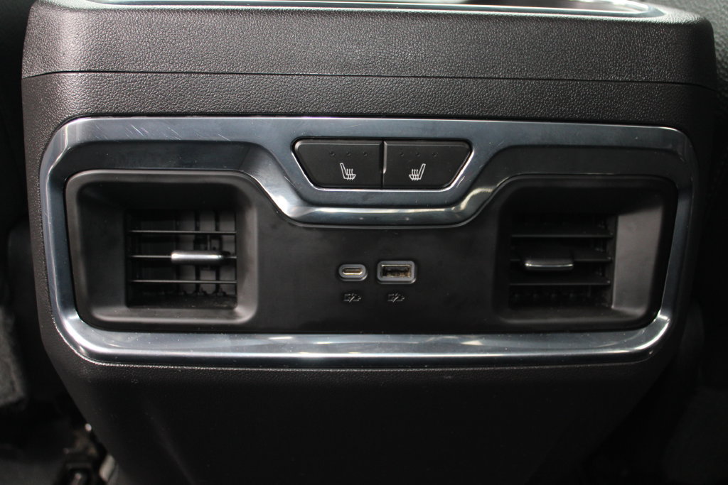 Used 2023 GMC Sierra 1500 Denali w/ Technology Package AWD/4WD image 19