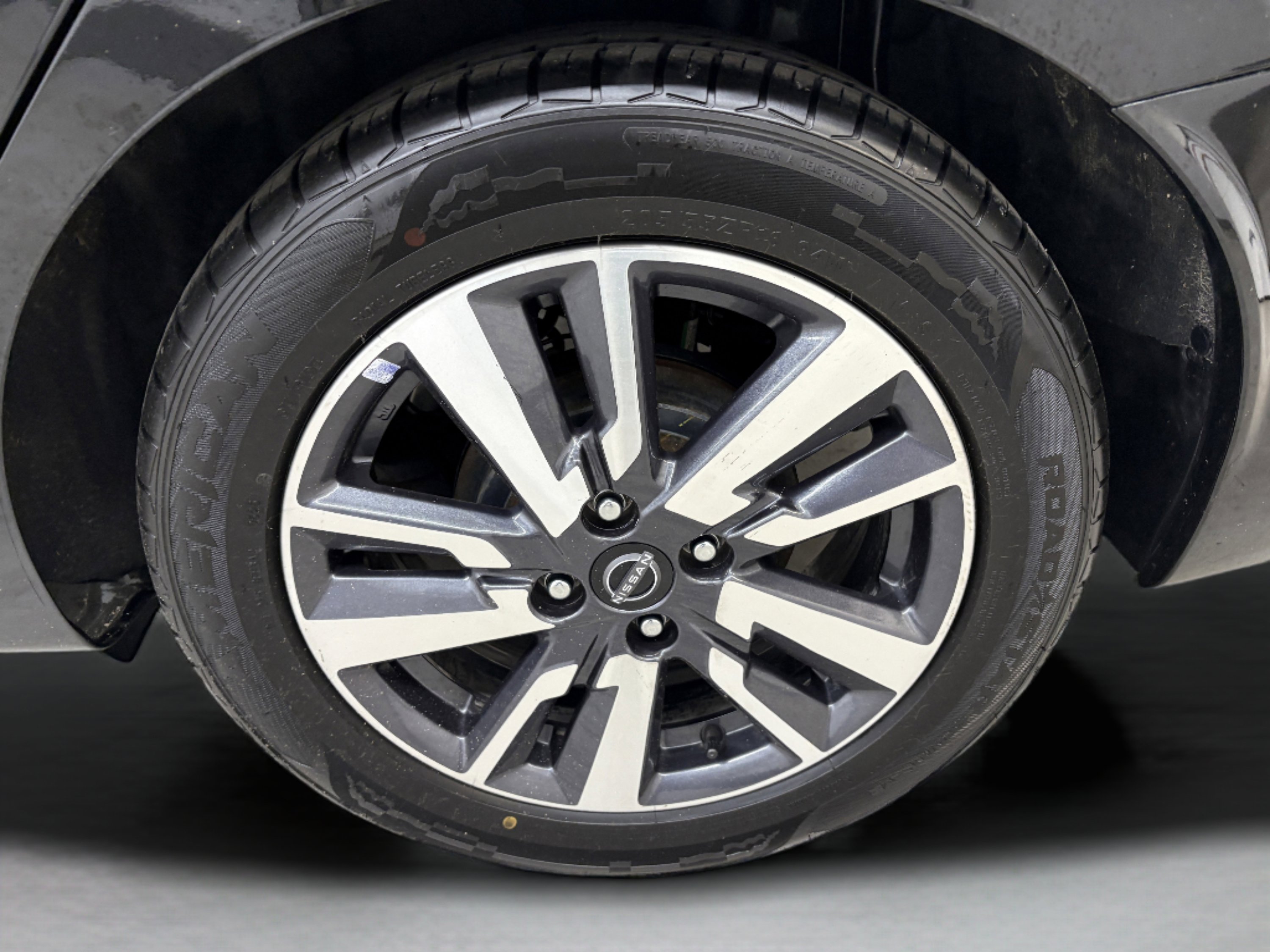 Used 2023 Nissan Versa SV image 7