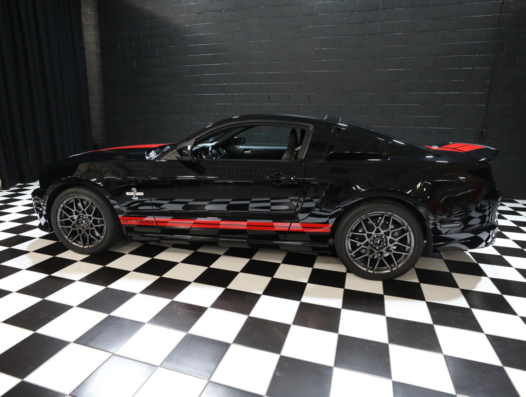 Used 2013 Ford Mustang Shelby GT500 RWD image 32