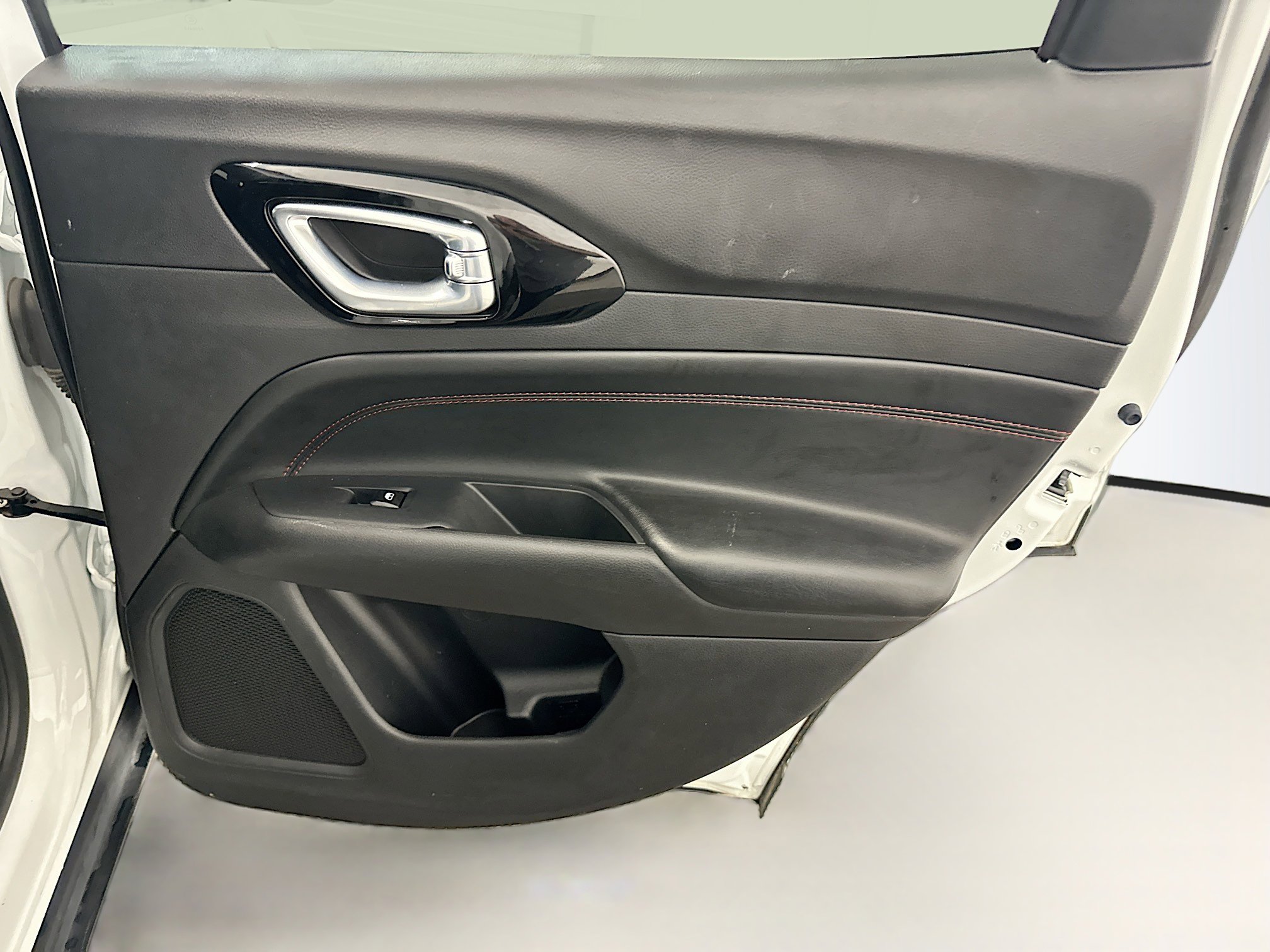 Used 2025 Jeep Compass Trailhawk AWD/4WD image 30