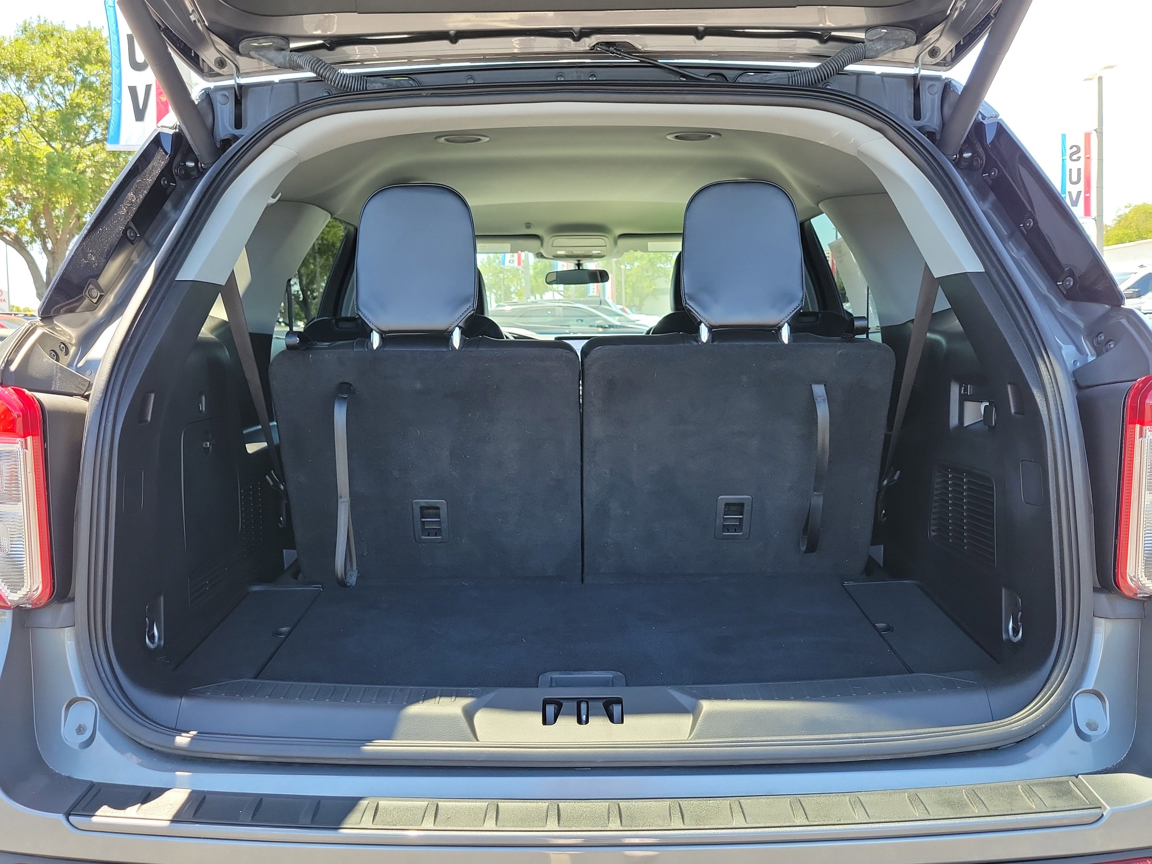 Certified 2023 Ford Explorer XLT w/ Equipment Group 202A AWD/4WD image 10