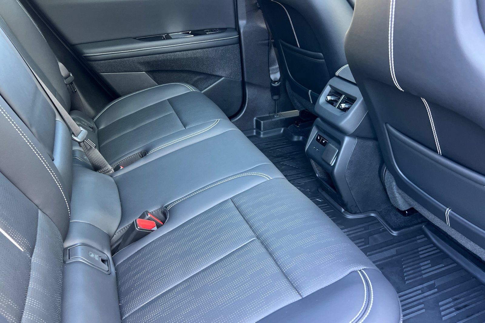 Used 2026 Cadillac Optiq Luxury 2 w/ LPO, Floor Liner Package RWD image 17