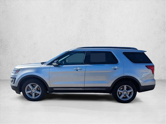 Used 2017 Ford Explorer XLT image 8