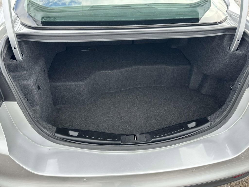 Used 2018 Ford Fusion SE image 11