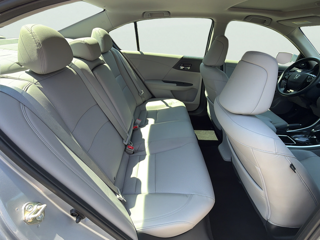 Used 2017 Honda Accord EX-L image 16