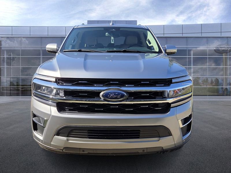 Used 2024 Ford Expedition Limited RWD image 3