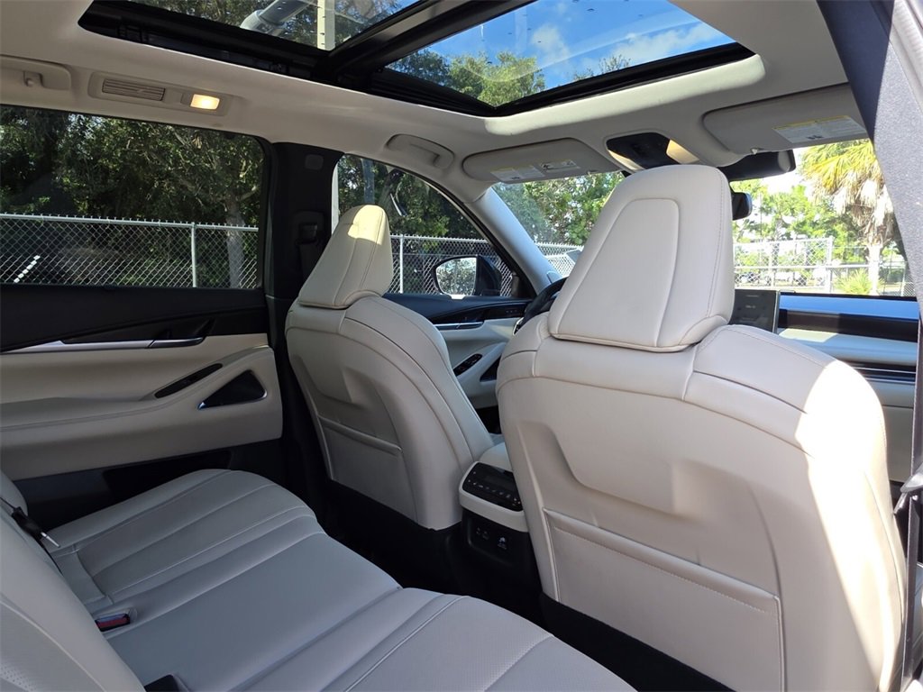 Used 2022 INFINITI QX60 Sensory w/ Cargo Package image 16