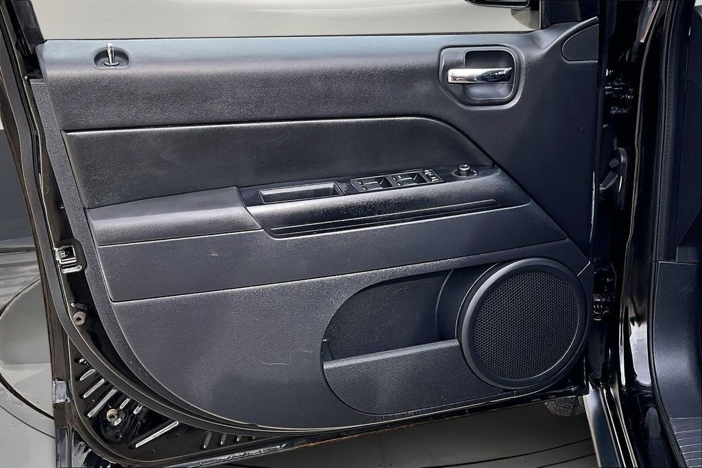 Used 2015 Jeep Compass Sport w/ Power Value Group image 19