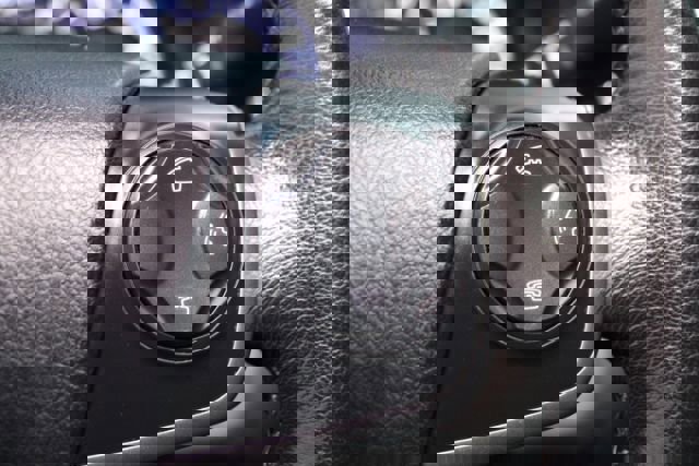 Used 2012 Toyota Camry XLE w/ Leather Pkg image 21