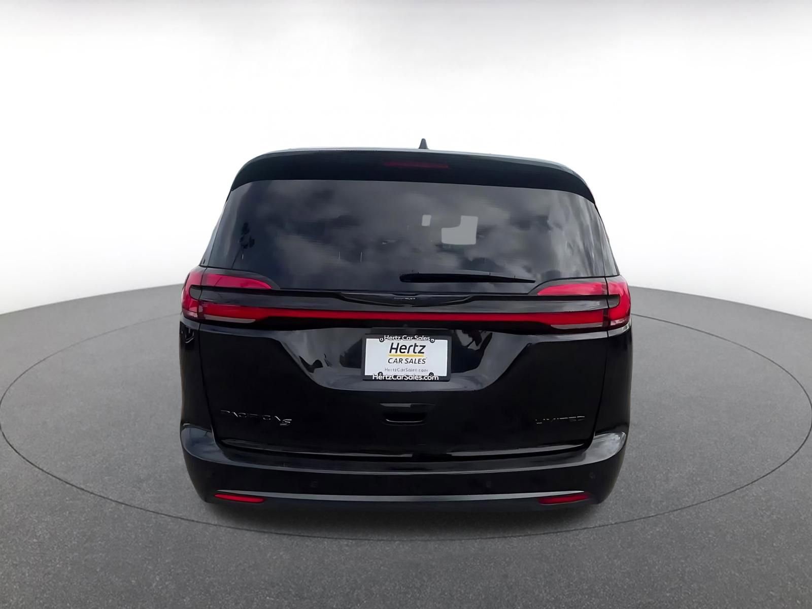 Used 2025 Chrysler Pacifica Limited image 12